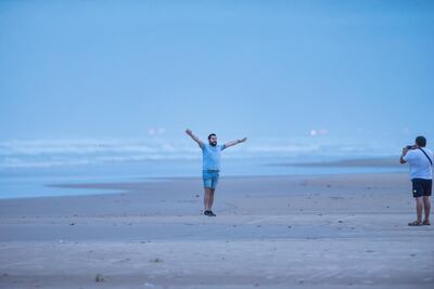 Tamaulipas: familias acuden a la playa Miramar a unas horas de la llegada de la Tormenta Tropical “Alberto”