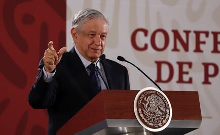 Andrés Manuel López Obrador es el único que autoriza viajes al extranjero