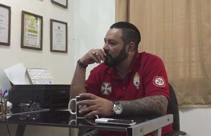 “En el baño de un hotel me colgué del tubo de la regadera”