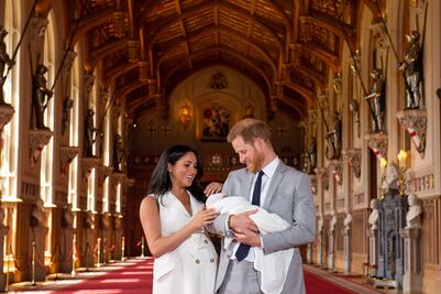 El príncipe Enrique y Meghan Markle presentan a su primer hijo en Windsor