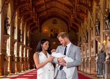 El príncipe Enrique y Meghan Markle presentan a su primer hijo en Windsor