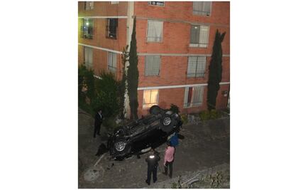 Captan en video choque y volcadura de camioneta en Tlalpan