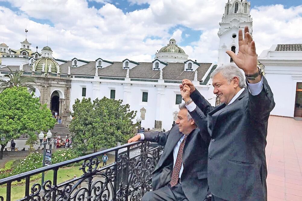 El dirigente nacional de Morena, Andrés Manuel López Obrador, se reunió ayer con el presidente de Ecuador, Lenín Moreno Garcés (TOMADA DE TWITTER)