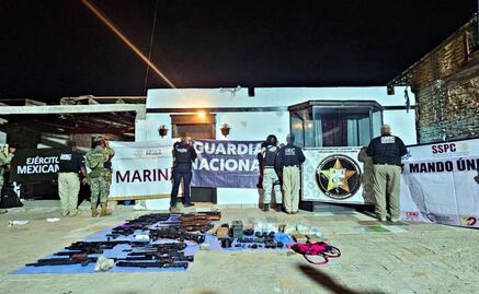 Golpe al crimen organizado en Sonora: aseguran en cateo 30 armas de fuego, autos y droga