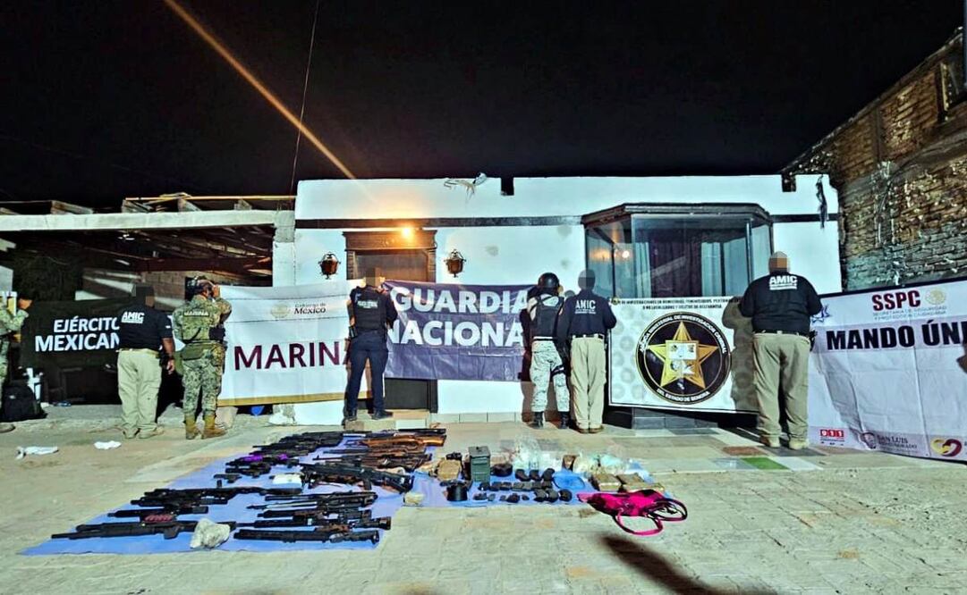 Golpe estratégico al crimen organizado en Sonora; aseguran en cateo 30 armas de fuego, autos y droga.
Foto: Especial.