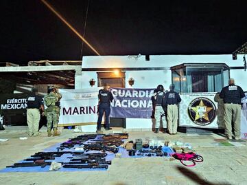Golpe al crimen organizado en Sonora: aseguran en cateo 30 armas de fuego, autos y droga