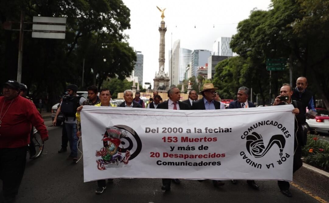 Foto: Marchan al Senado por violencia contra periodistas. (Iván Stephen / EL UNIVERSAL)