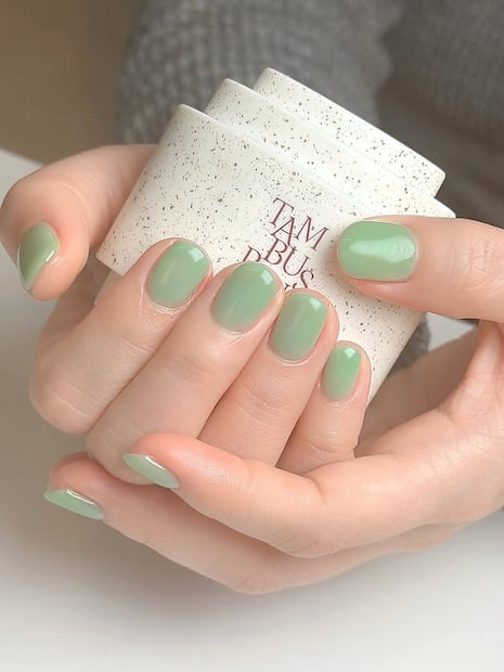 El esmalte de uñas verde menta es ideal para la primavera. Foto: Instagram @nailalamode