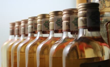 Protestan por disposición que impide que empleados de bares beban en el trabajo