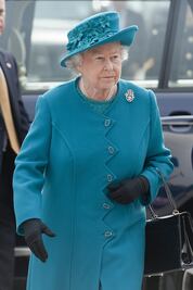 La reina Isabel II "profundamente entristecida" por el incendio de Notre Dame