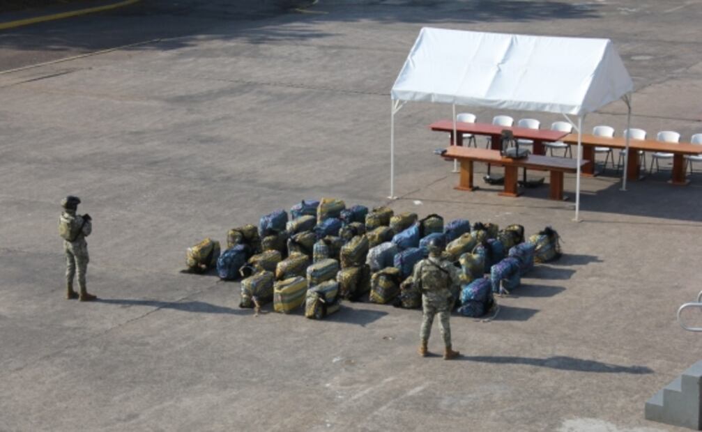 Marina asegura casi 2 mil kilos de cocaína en costas de Lázaro Cárdenas, Michoacán