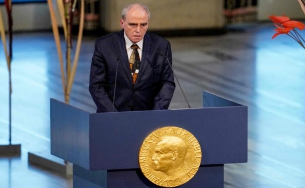 Al recibir Nobel de la Paz, ucranianos y rusos critican la guerra "insensata" de Putin