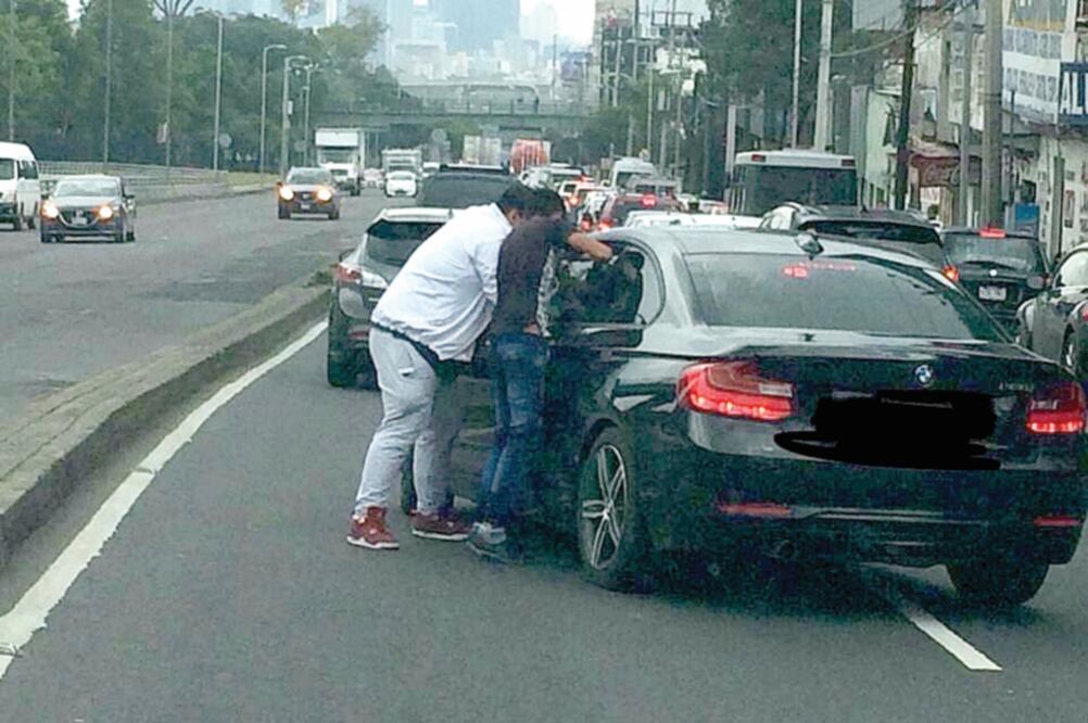 Víctima señala en su publicación que los jovencitos que lo amagaron tenían entre 14 y 16 años y critica la nula presencia policial. (TOMADA DE VIDEO)