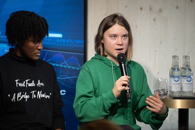 Greta Thunberg pide en Davos "presión pública masiva" para acabar con combustibles fósiles