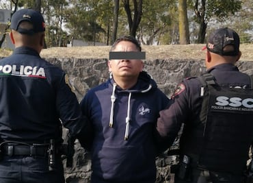 Cae a sujeto con réplica de arma de fuego en alcaldía Álvaro Obregón; también le decomisaron 6 sobres con posible marihuana