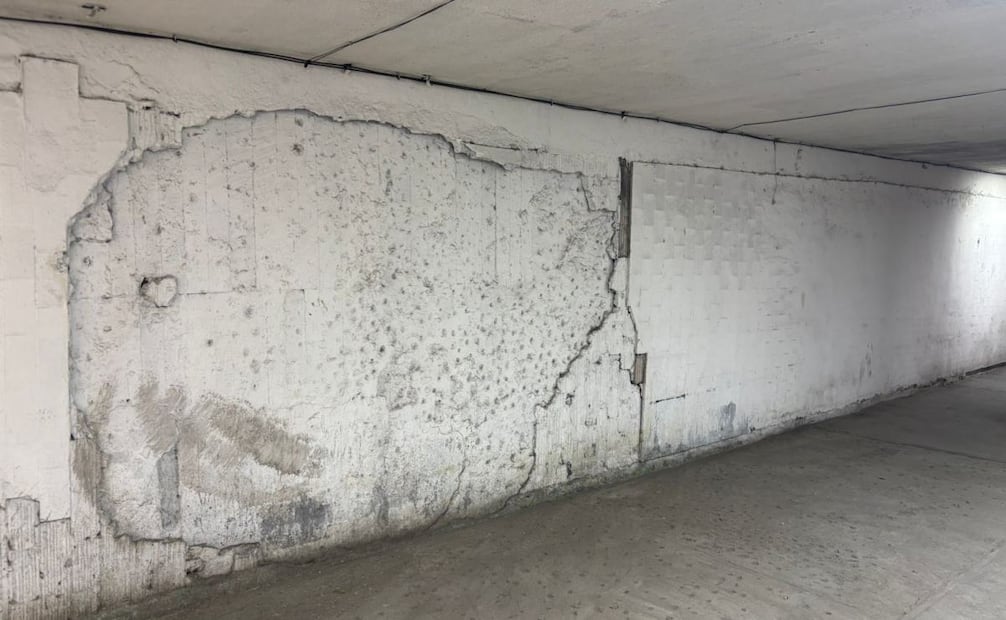 Afectaciones en paso a desnivel de Calzada San Antonio Abad (08/12/2025). Foto: Juan Carlos Williams / EL UNIVERSAL