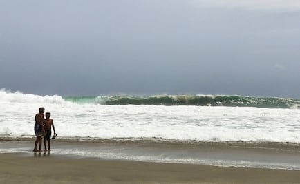 Ordenan cierre a navegación por alto oleaje en Oaxaca