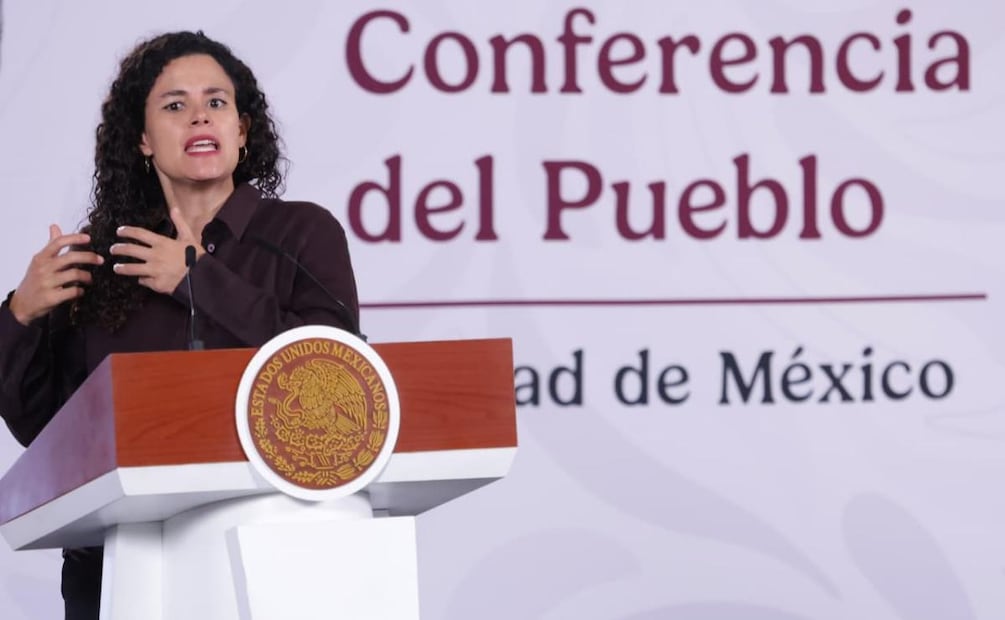 Luisa María Alcalde, consejera jurídica del Ejecutivo Federal durante la conferencia de prensa de la presidenta Claudia Sheinbaum desde Palacio Nacional (28/08/2026). Foto: Fernanda Rojas / EL UNIVERSAL