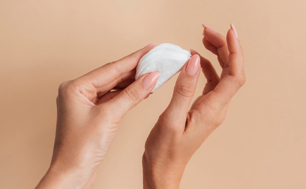 Mantener tus uñas y cuticulas hidratadas es vital para que se recuperan. Foto: Freepik