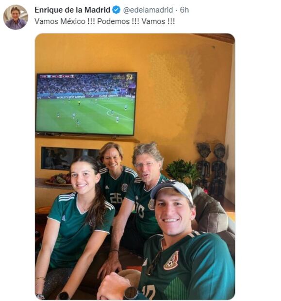 AMLO, gobernadores, diputados, senadores... dejan "la grilla" un rato para ver el partido de México-Argentina