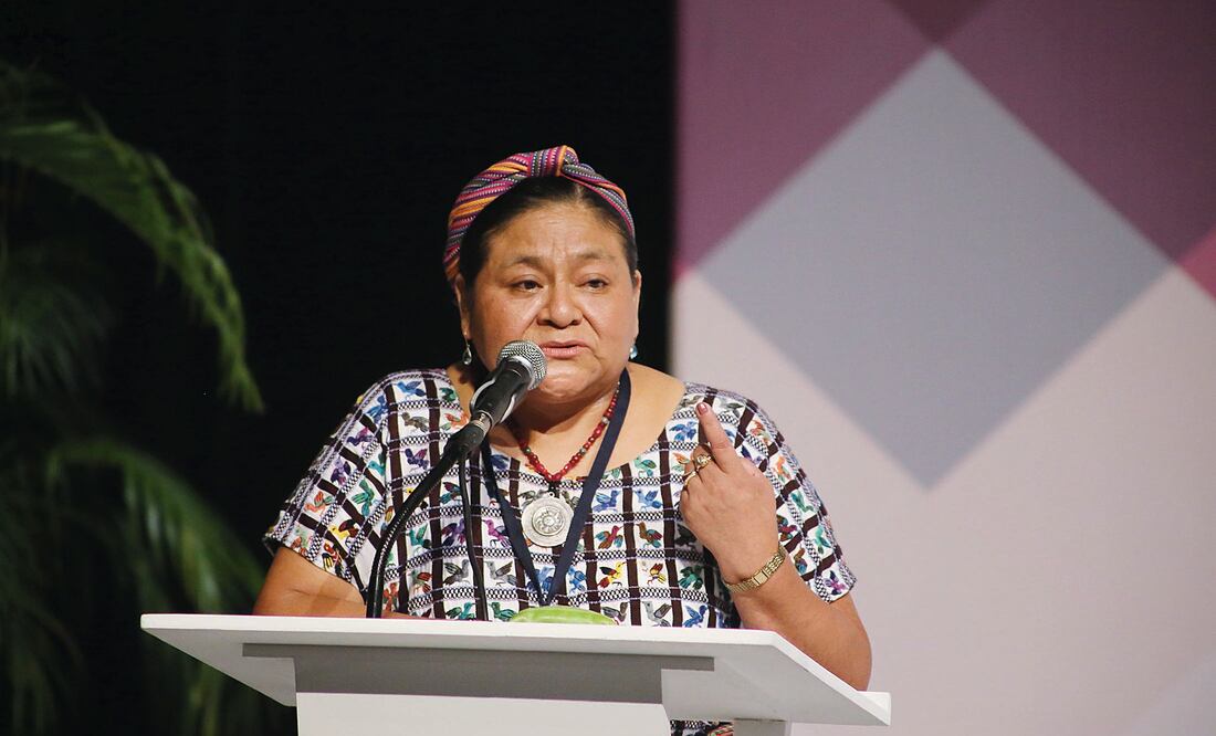 Rigoberta Menchú pidió a los electores no vender su voto y recordó a víctimas de violencia en Guerrero en la conferencia organizada por el INE (BERNANDINO HERNÁNDEZ / CUARTOSCURO.COM)