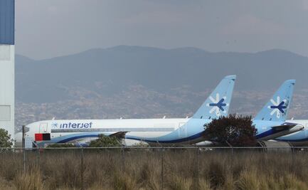 Tras estallar huelga, colocan banderas rojinegras en aviones de Interjet en Aeropuerto de Toluca 