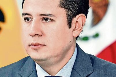 Tribus de PRD apoyan a sus gallos, pese a encuesta 