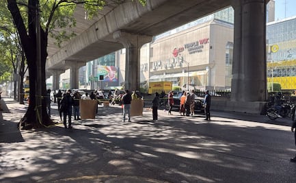 Padres de familia bloquean Masaryk y Periférico en Polanco; exigen destitución de directora de secundaria