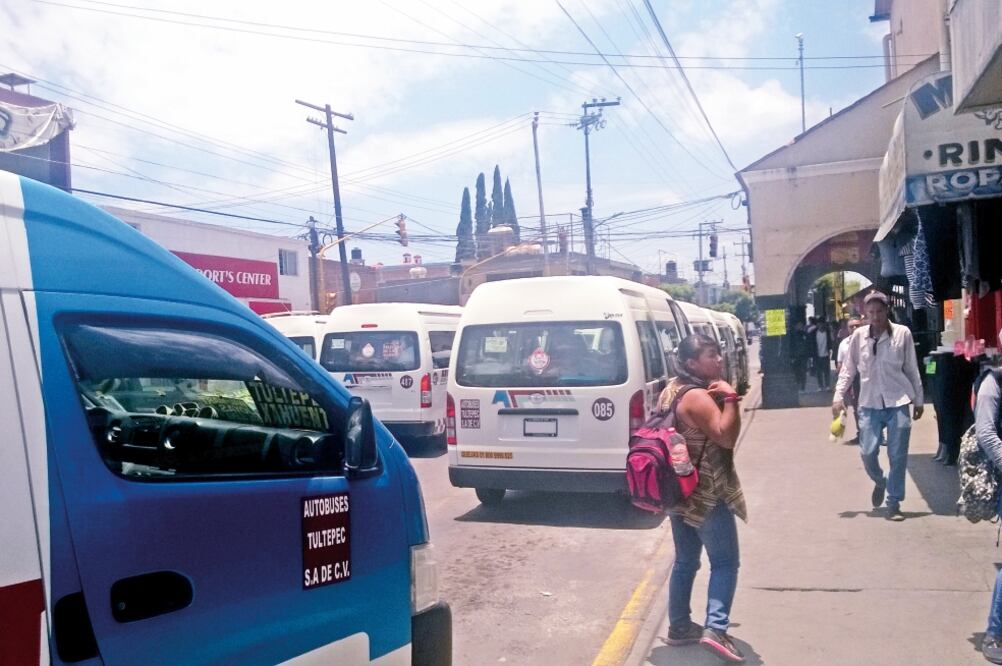 Vehículos viejos en malas condiciones mecánicas, sin placas de circulación y sin seguro de vida son algunas deficiencias del transporte en el estado. Foto: JUAN MANUEL BARRERA