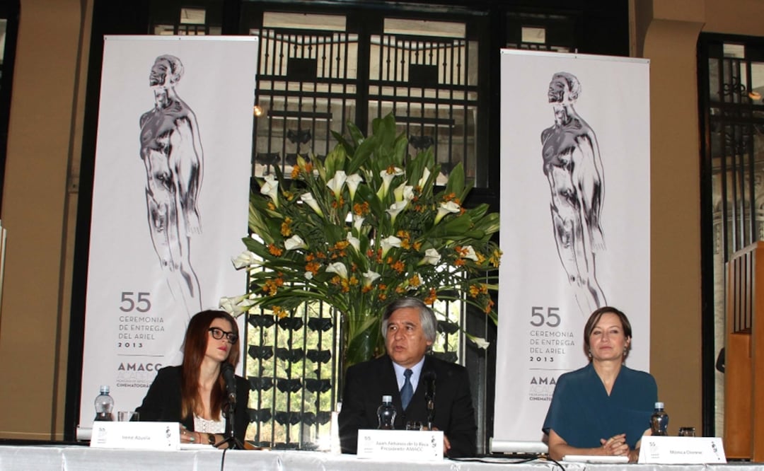 De la Riva (c) cuenta en su filmografía con cintas como “Pueblo de madera”, entre otras. Foto: Archivo/EL UNIVERSAL