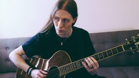 La fascinante historia del rockero que fingió ser una estrella y logró engañar a expertos