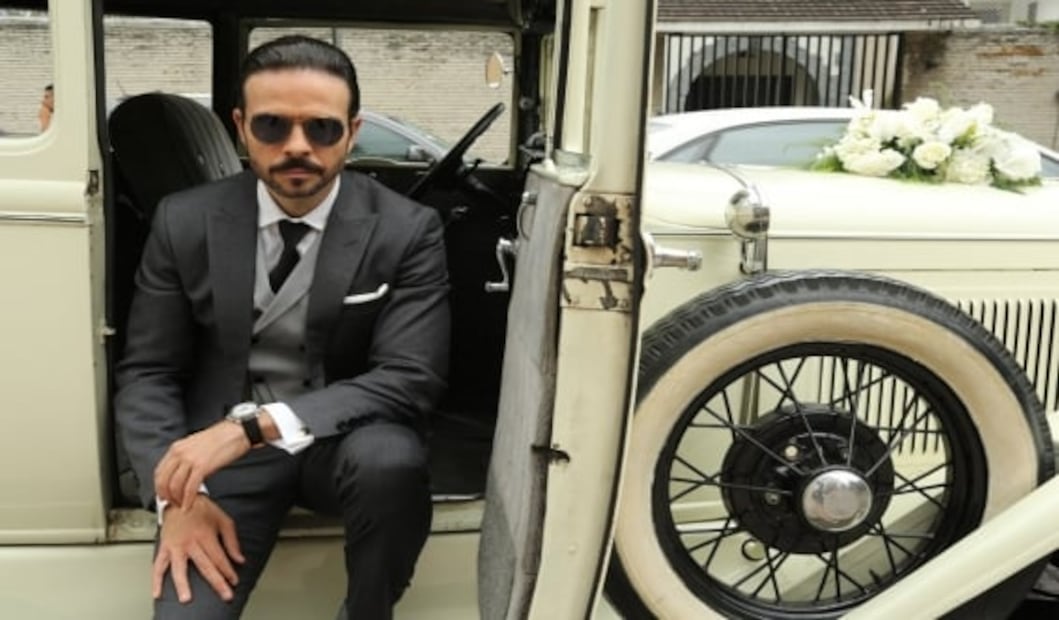 José María Torre confiesa que tiene un smoking que combina con una falda