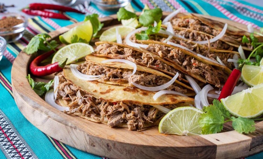 La barbacoa es uno de los platillos más representativos de la gastronomía mexicana. Fuente: Freepik.