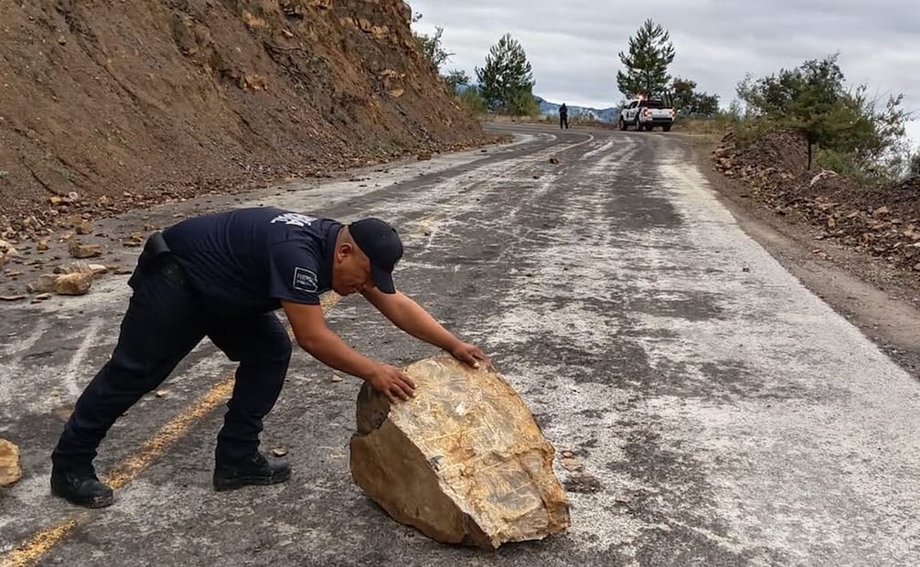 Durante la tarde-noche, las lluvias ocasionaron afectaciones en distintos puntos de la Sierra y la zona Otomí-Tepehua. Foto: Especial