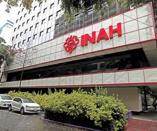 Denuncian atrasos de becas de escuelas del INAH