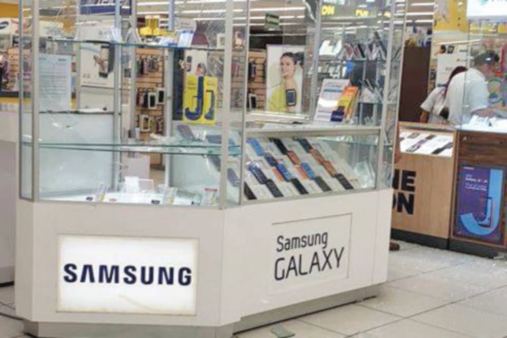 La Policía de Investigación analiza las imágenes de las cámaras de seguridad para conocer la ruta de escape de los ladrones. (ESPECIAL)