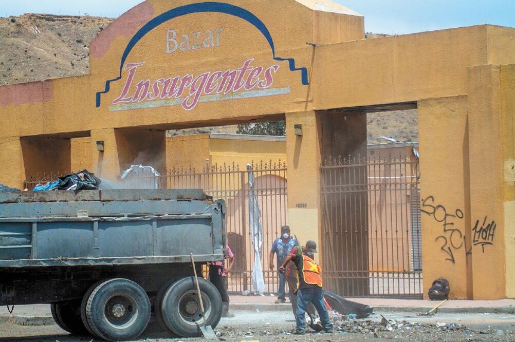 El megarrefugio para migrantes está en el bulevar Insurgentes, arteria vial que se ha convertido en un albergue para personas en situación de calle. Foto: JOEBETH TERRÍQUEZ. EFE