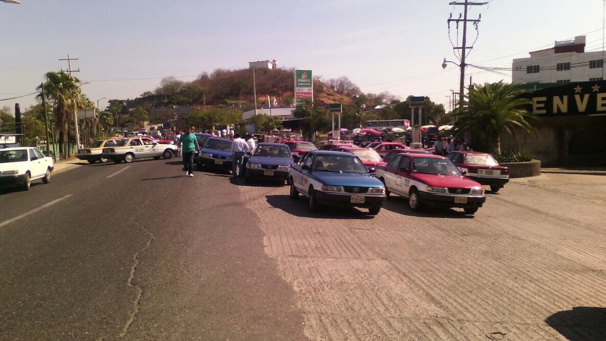 Transportistas bloquean gasolineras en el Istmo de Tehuantepec