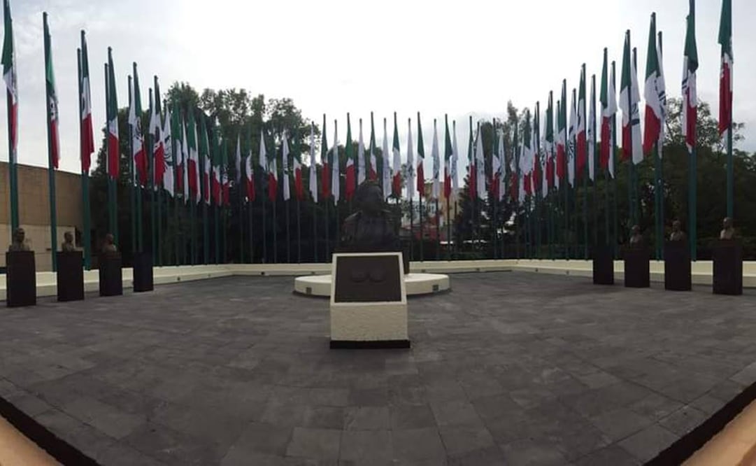 Plaza de las Médicas y Médicos Ilustres del Centro Médico Nacional Siglo XXI / Foto: Especial