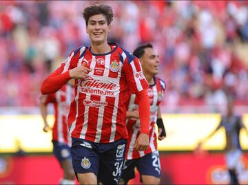 Chivas es rescatado por la Hormiga Atómica; sufre demasiado para derrotar al Atlético San Luis