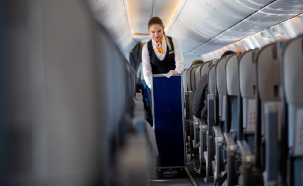 ¿Puede una aerolínea amarrar a un pasajero problemático?