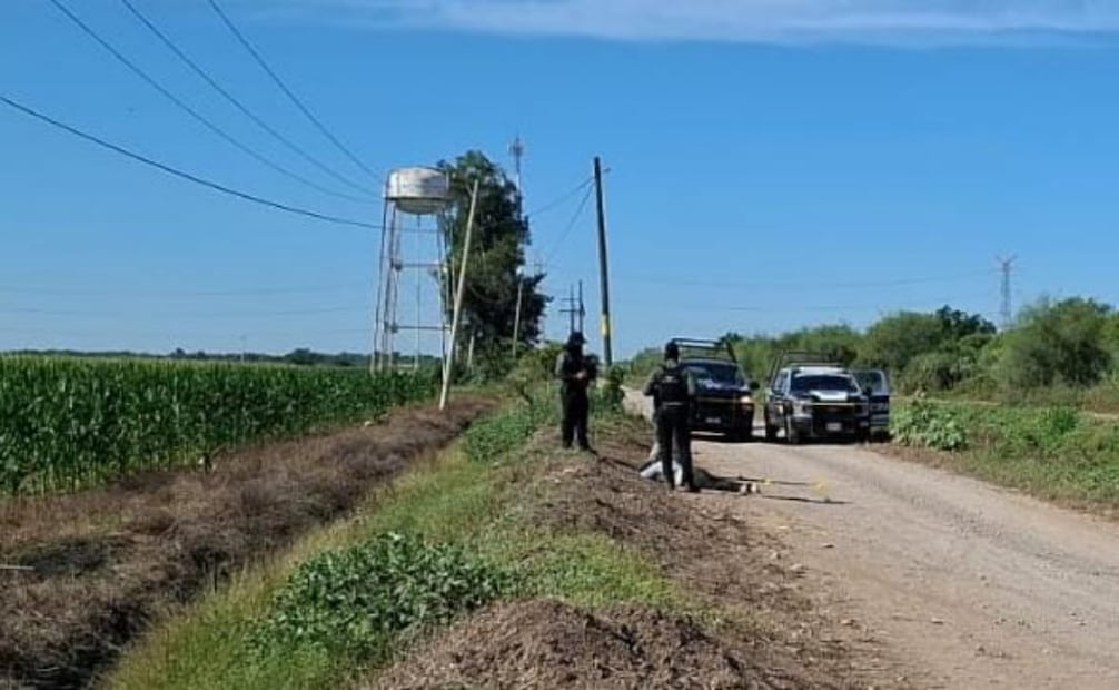 Elementos de seguridad llegan a la zona donde hallaron un cuerpo (01/01/2026). Foto: Especial