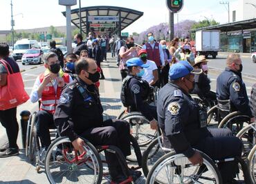 Capacitan a personal del Metrobús para mejorar atención a personas con discapacidad
