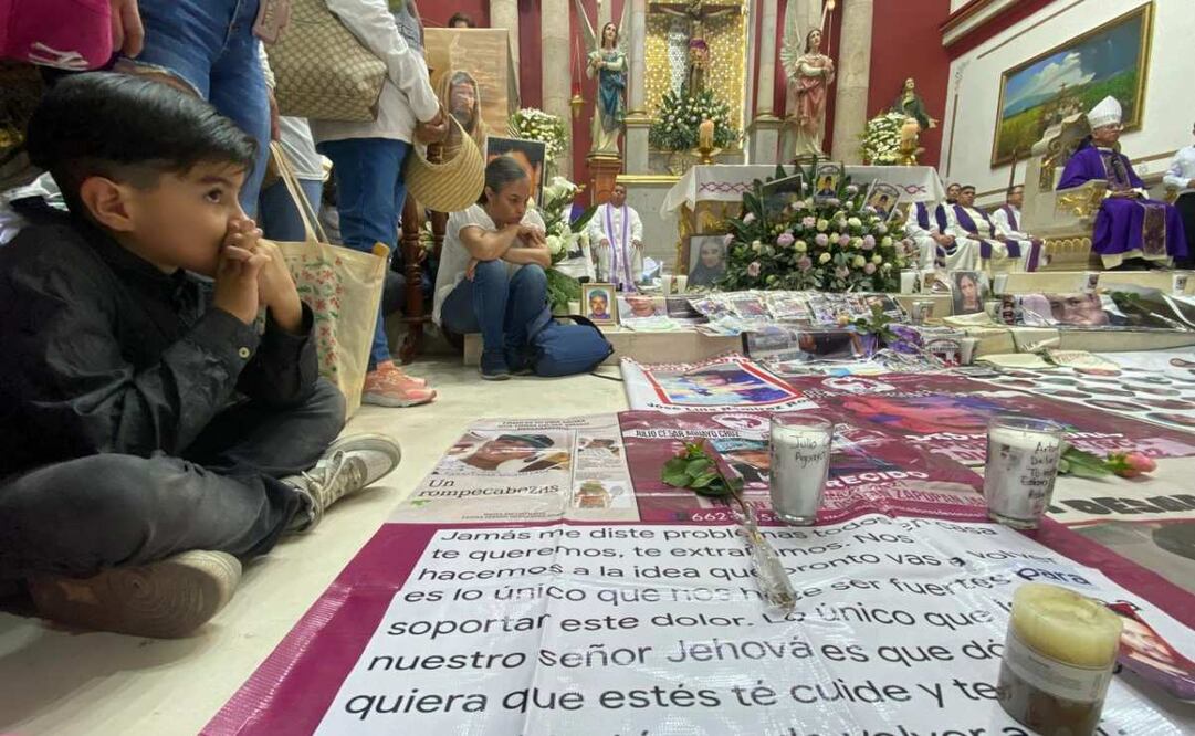 Sacerdotes de diferentes partes de Jalisco y colectivos de desaparecidos de Jalisco, realizaron una procesión de fe por hechos ocurridos en Rancho Izaguirre (16/03/2025). Foto: Valente Rosas / EL UNIVERSAL