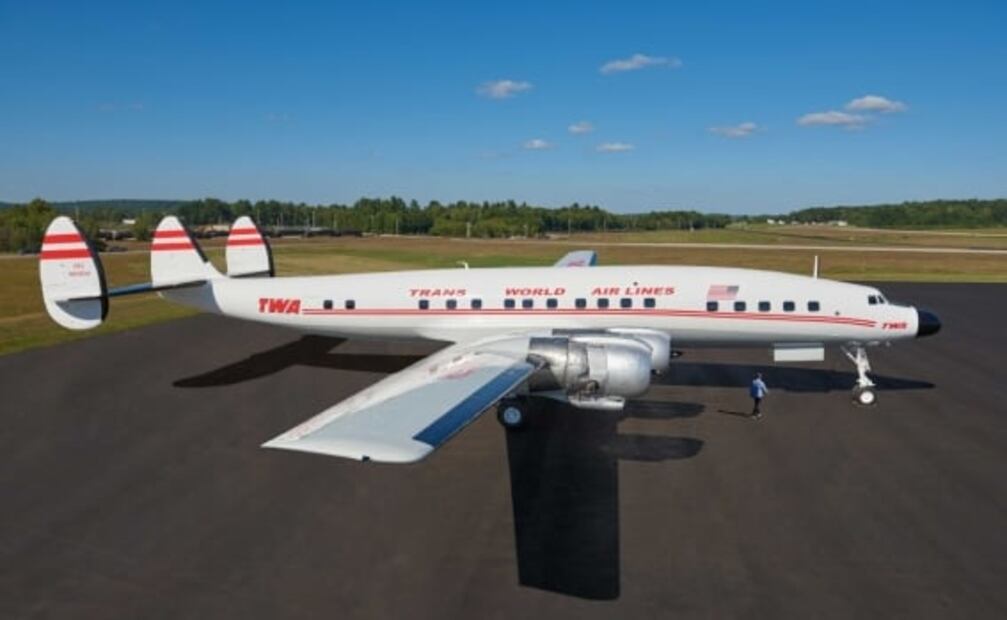 5 ideas viajeras para darle un nuevo uso al avión presidencial