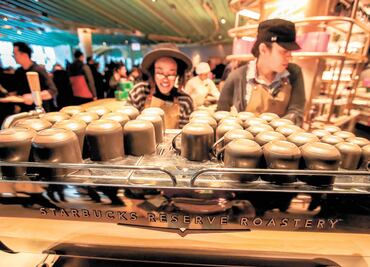 Starbucks abre su sucursal más grande