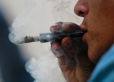 Sube uso del cigarro electrónico en jóvenes