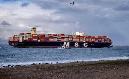 Tribunal egipcio ordena que el buque "Ever Given" quede retenido en el Canal de Suez