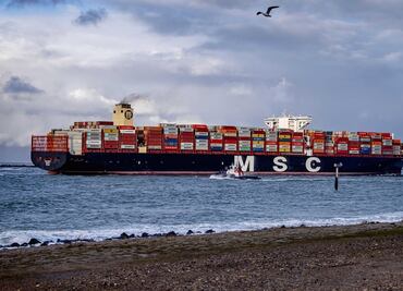 Tribunal egipcio ordena que el buque "Ever Given" quede retenido en el Canal de Suez