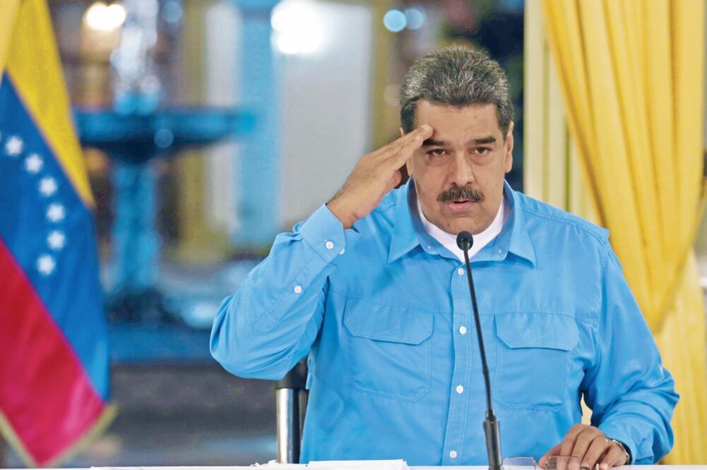 Nicolás Maduro, en un discurso en el Palacio de Miraflores. El presidente venezolano ha acusado a EU de complotar para derrocarlo. (REUTERS)